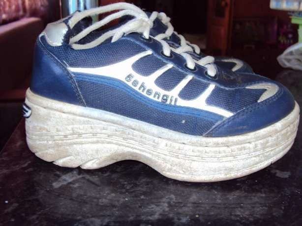 Кроссовки.  30 р-ра