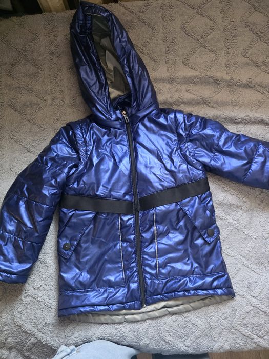 Продам детские куртки.