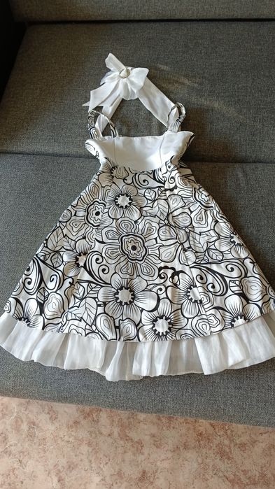 Платье шикарное на девочку