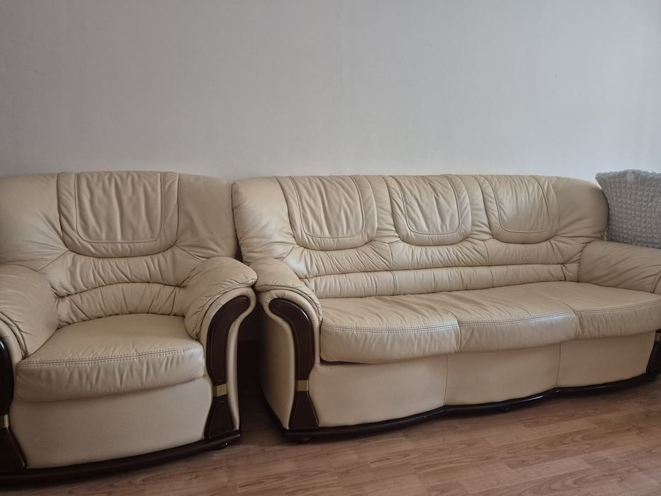 Продам кожанный уголок 3в 1
