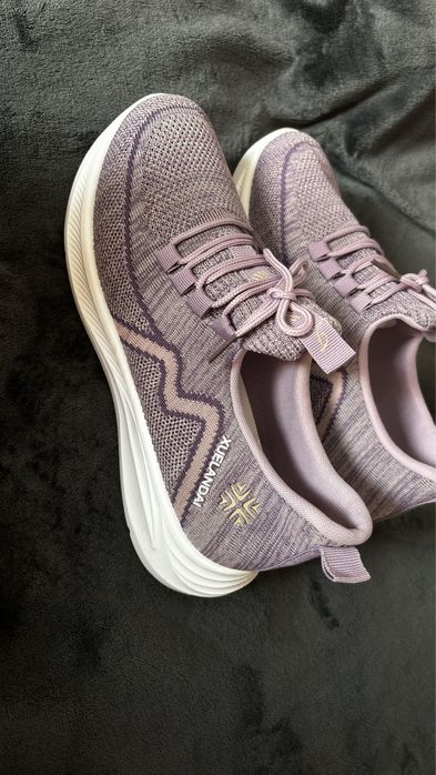 Продам кроссовки