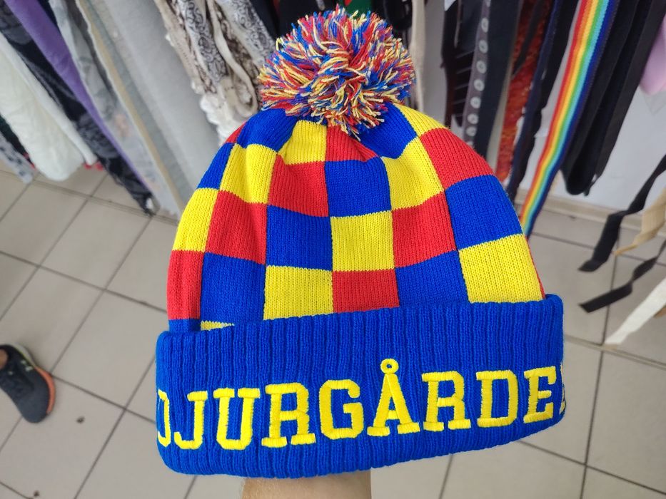 Caciuli Djurgarden noi