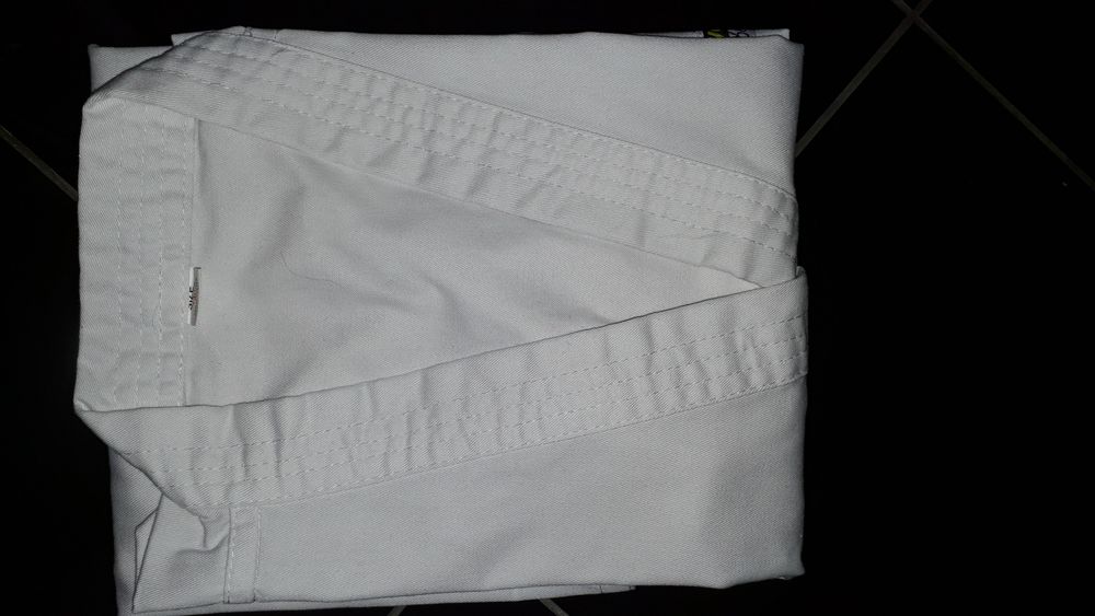 Спортен екип за бойни изкуства