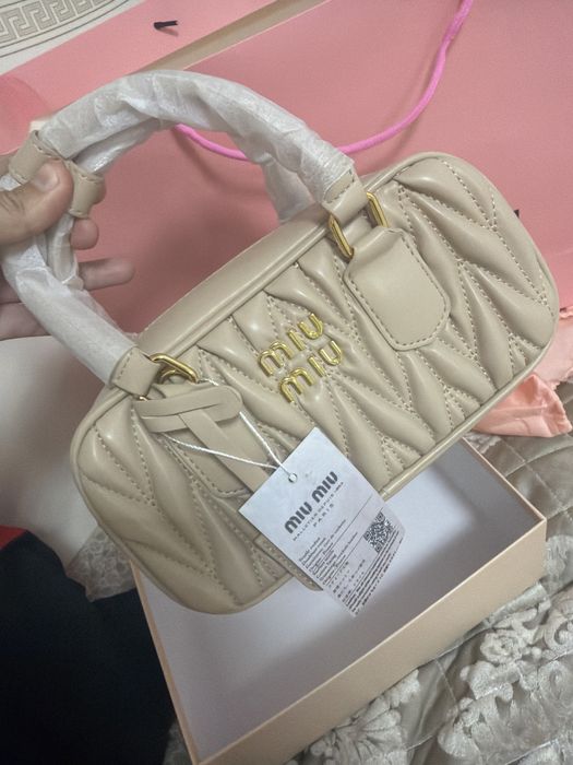 Продам сумку miumiu