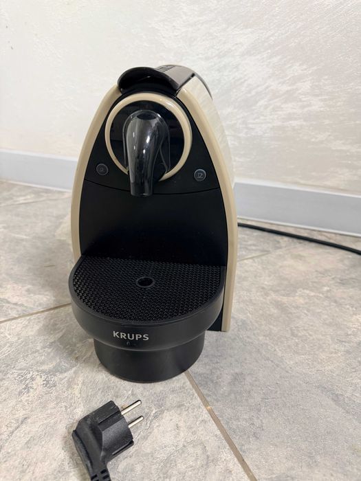 Капсулна кафемашина Nespresso Essenza