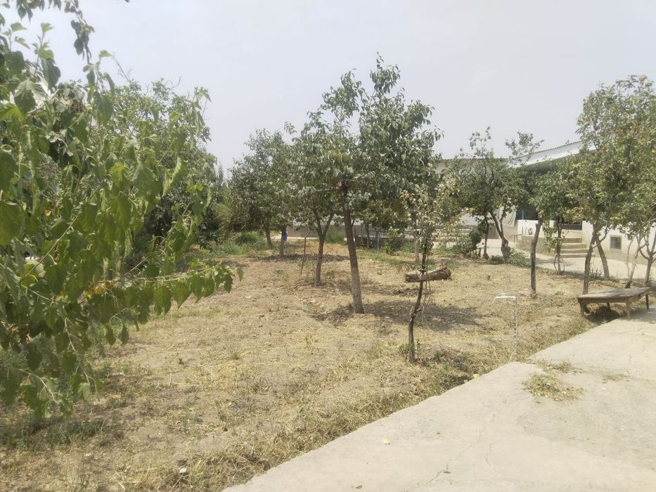 Barcha sharoitlari bor uy sotiladi