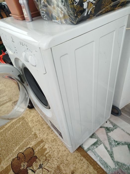 Mașina de spălat Indesit