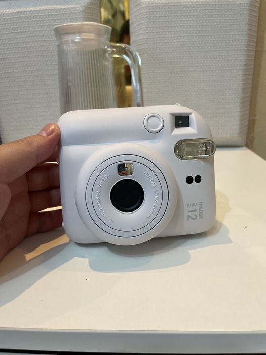 Продаю Fujifilm Instax Mini 12.
