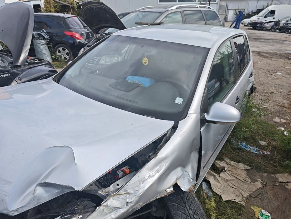 **VW Golf 5 се продава на части!**