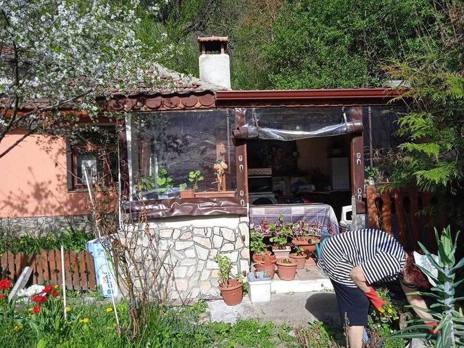 Продавам къща в село Голема Раковица