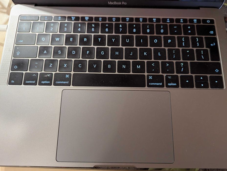 MacBook Pro 14,1 / Intel Core i5