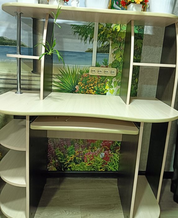 Продам компьютерный стол