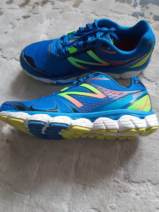 Продам мужские кроссовки