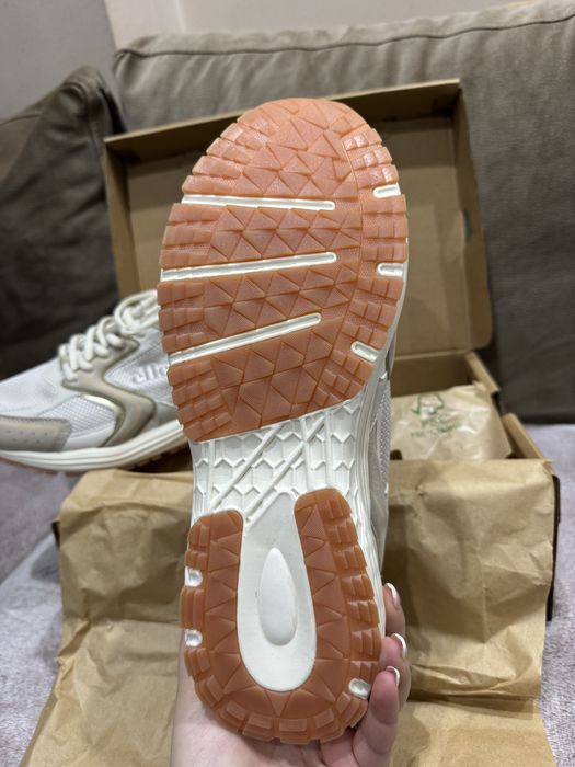 Чисто нови маратонки