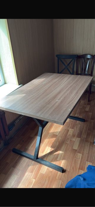 Продам стол для гостиной кухни