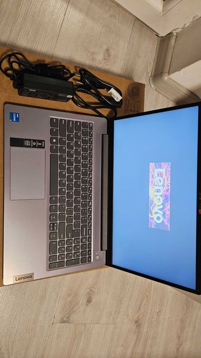 Laptop Lenovo Idea Pad Slim 3/15,6 ”, windows 11 si procesor I5-12450H