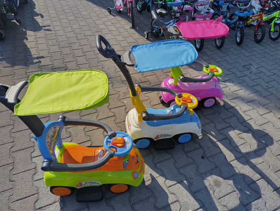 MONI Кола за бутане с дръжка SMILE