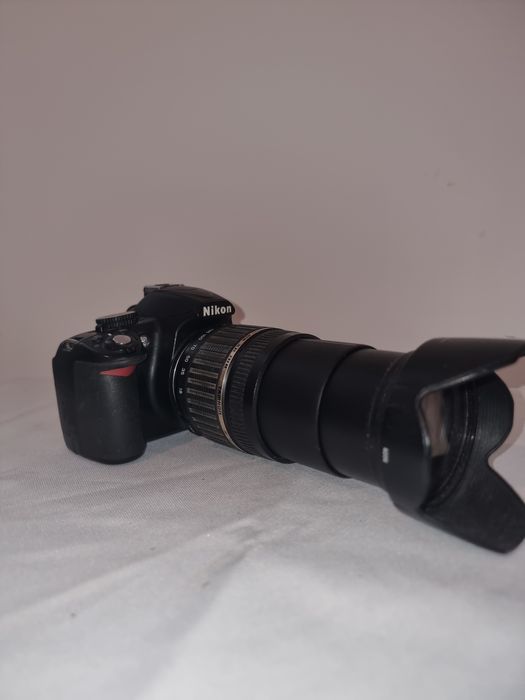 Nikon D3100 cu obiectiv Tamron 18-200mm