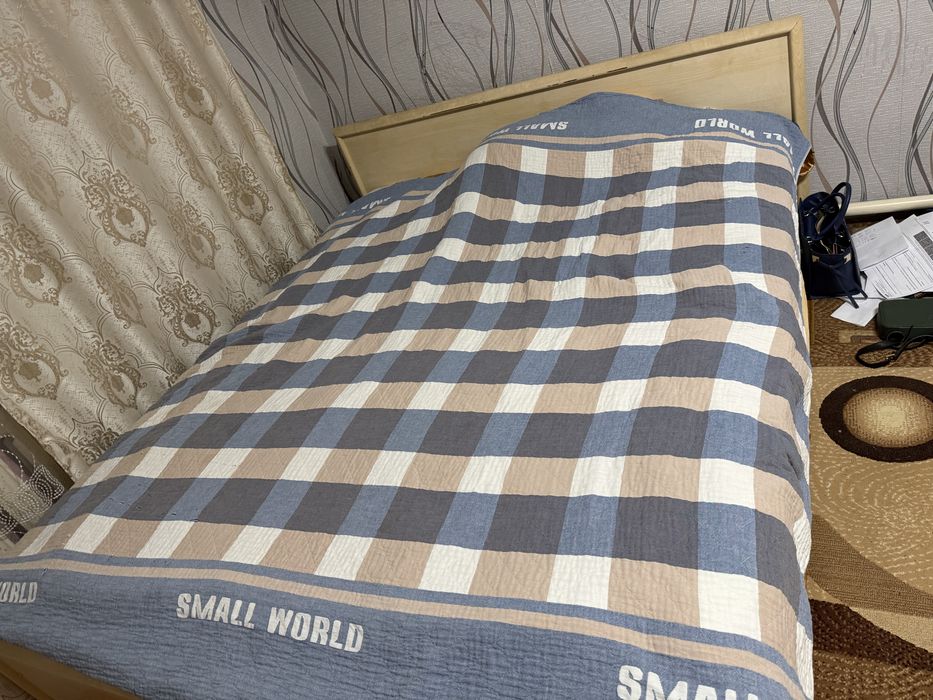 Продам кровать с матрасом 160*200