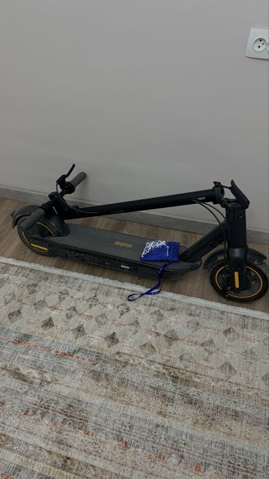 Продам электросамокат nineboot G30