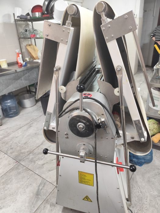 Продам тестораскаточную машину