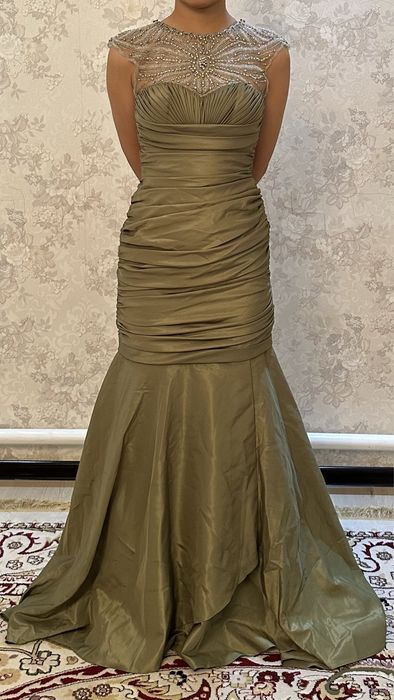 Продается вечернее платье