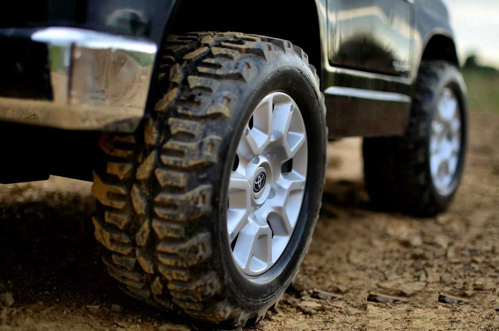 Акумулаторен джип TOYOTA Tundra 12V, лицензиран, с меки гуми