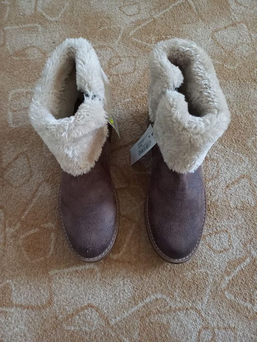 Vindem ghete noi ,piele naturala ,mărime 36