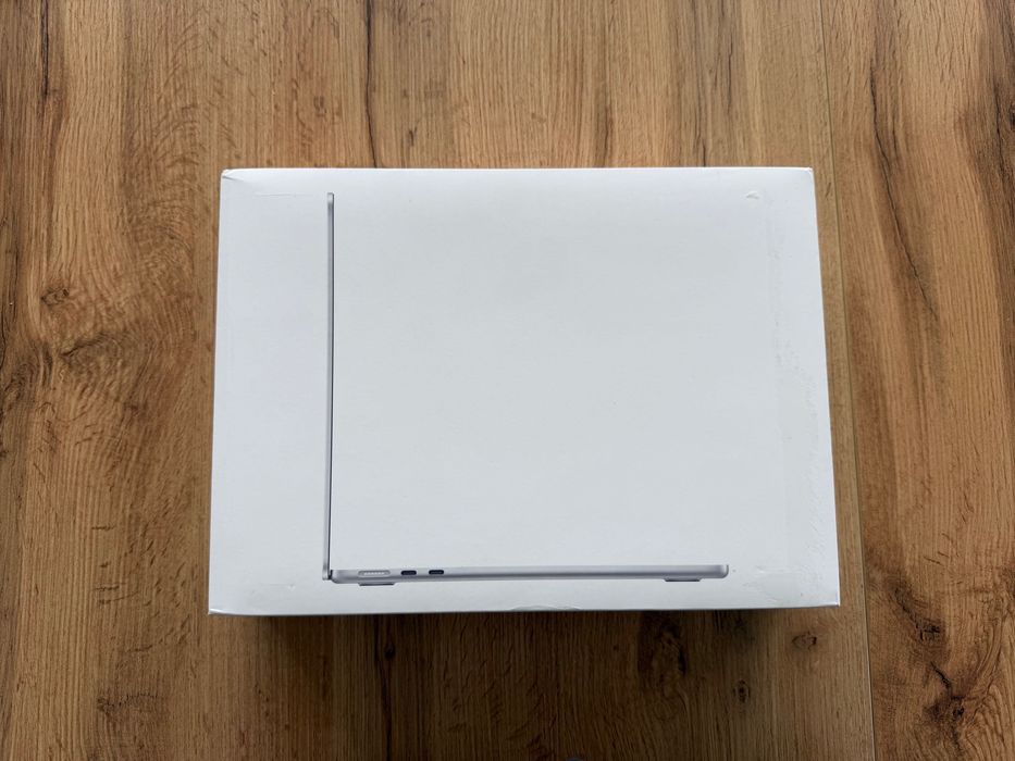 ЧИСТО НОВ MacBook Air 13" M3 Chip 8-CPU, 10-GPU, 16GB RAM, 512GB SSD