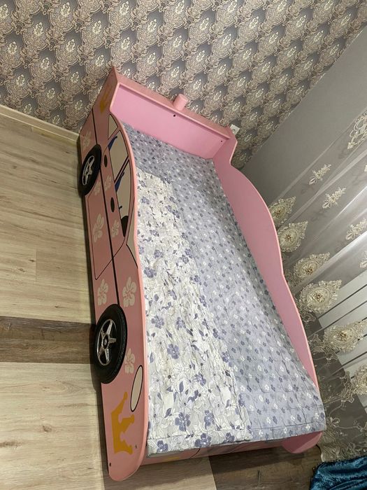 Детский кровать.