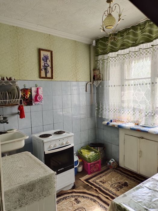 Продам 1.5ку. на площади. В 4х эт. доме .