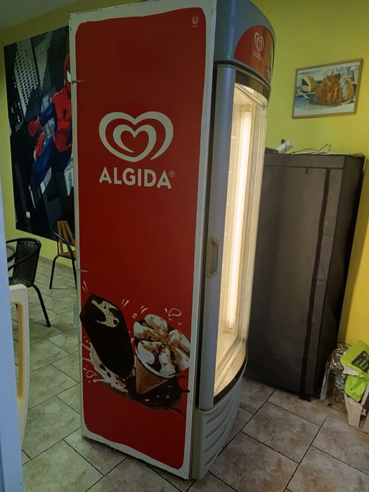 Вертикална хладилна витрина минусова