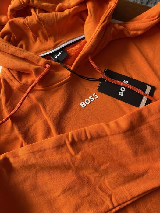 Мъжки суичът в оранжево