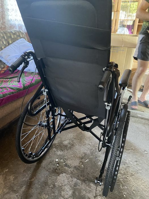 ПРОДАМ Инвалидную коляску с ручным приводом