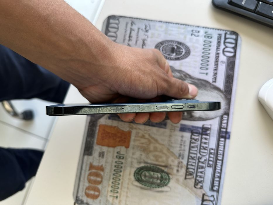 Iphone 12 pro max sotiladi
