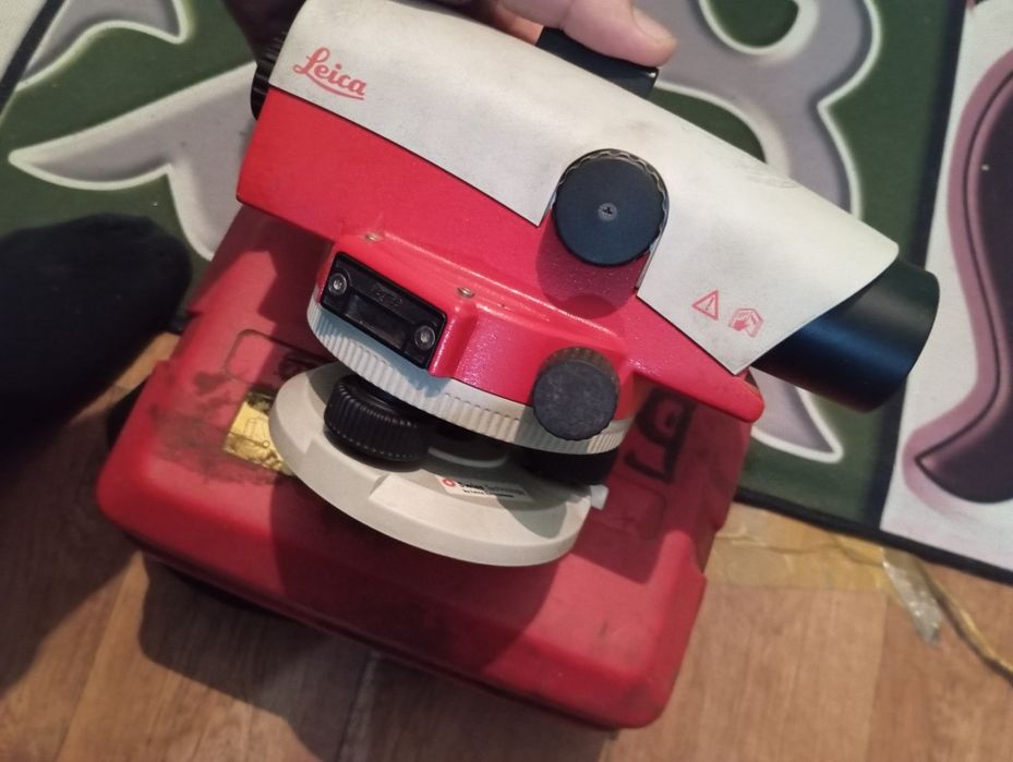 Оптический нивелир Leica730