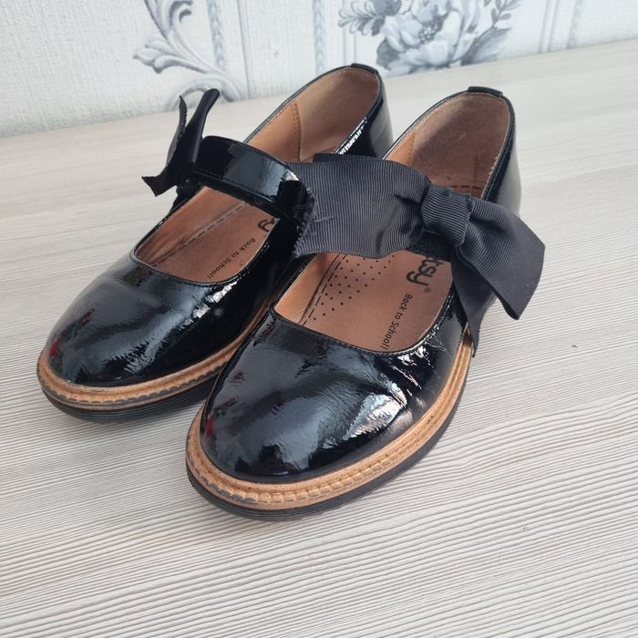 Продам туфли на девочку