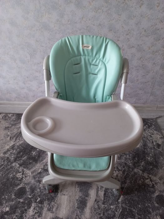 Продам стульчик для кормления.
