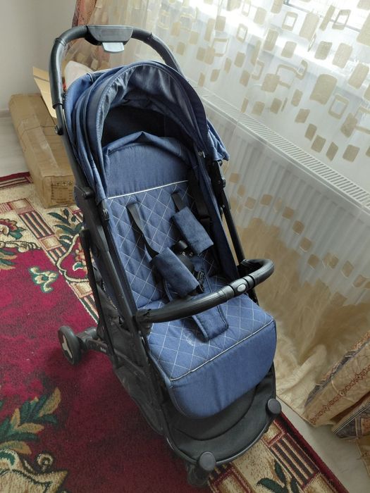 Коляска синяя,маневренная,удобная