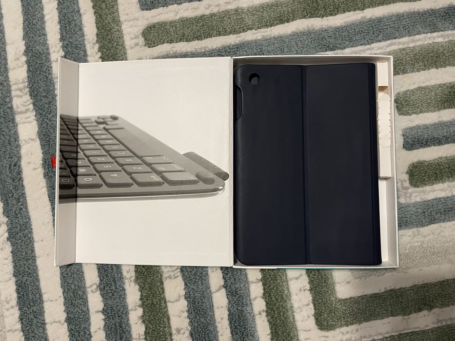 Logitech Ultrathin Keyboard Folio pentru iPad