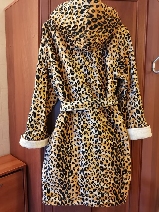 Продам махровый халат для девушки.