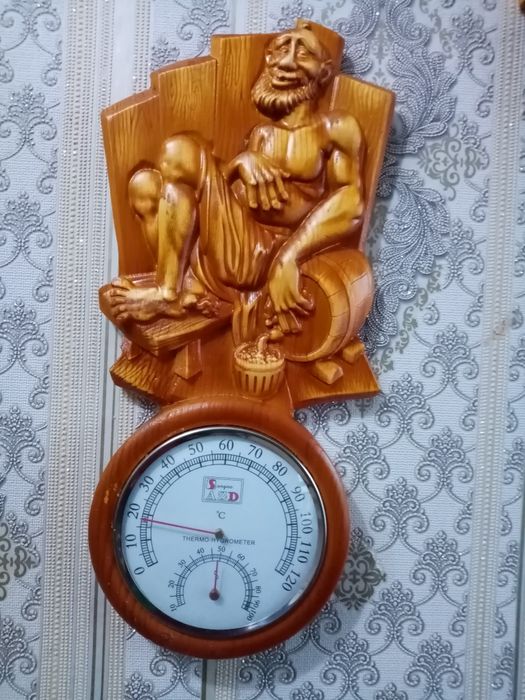 полка - вешалка из дерева