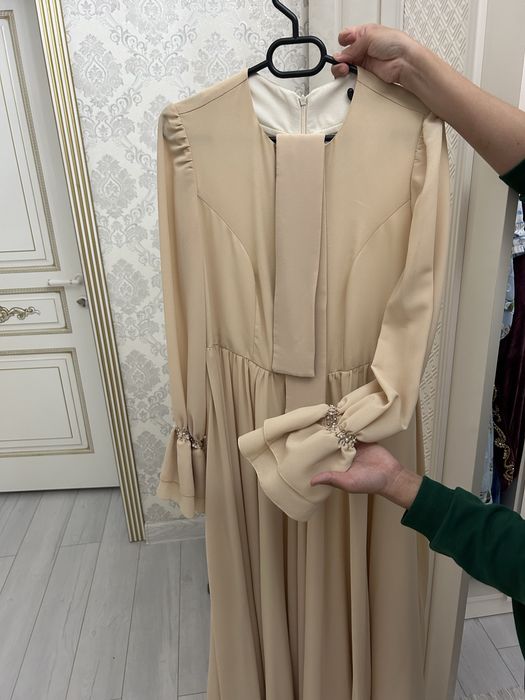 Продаю женские платья