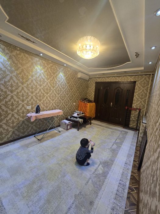 Shaxar markazi Sebzorda 4 xonali uy sotiladi srochna