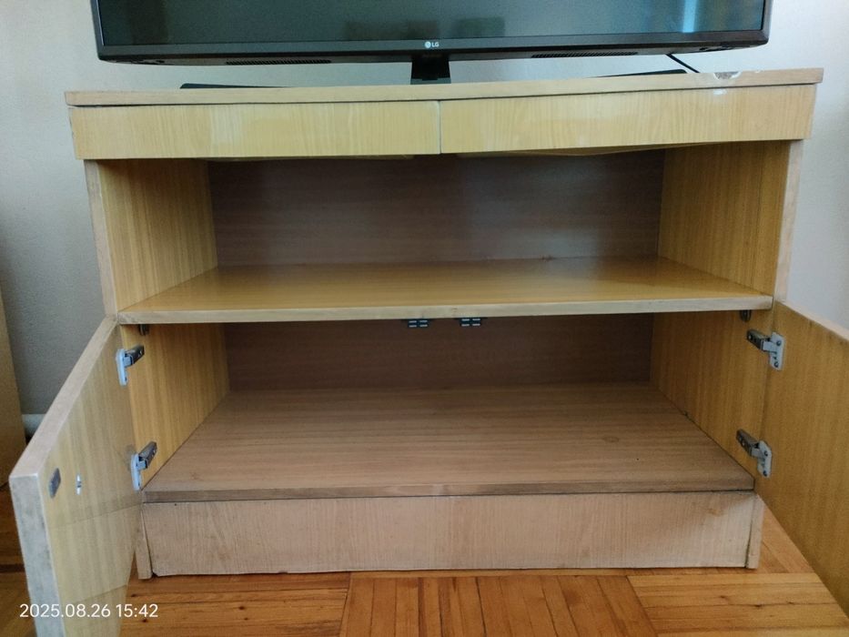 продам тумбочку.