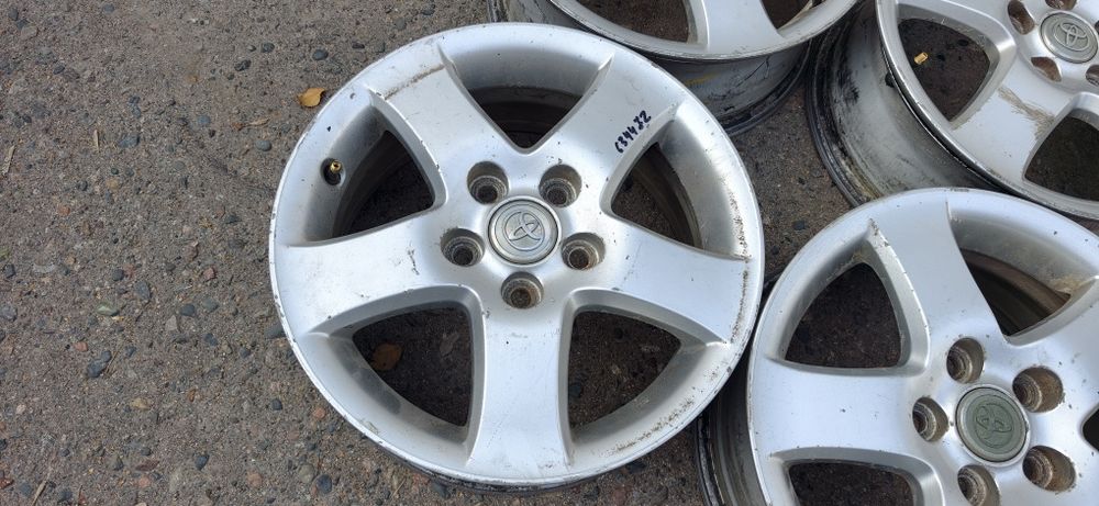 Комплект оригинальных дисков R16. Toyota Camry.