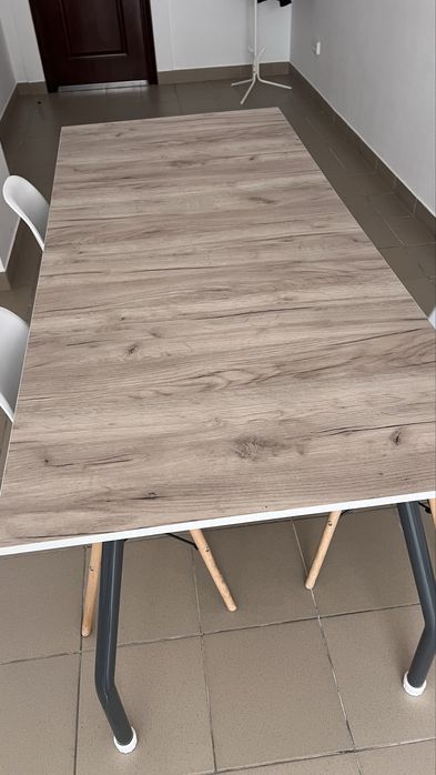 Продаю стол в хорошем состоянии.