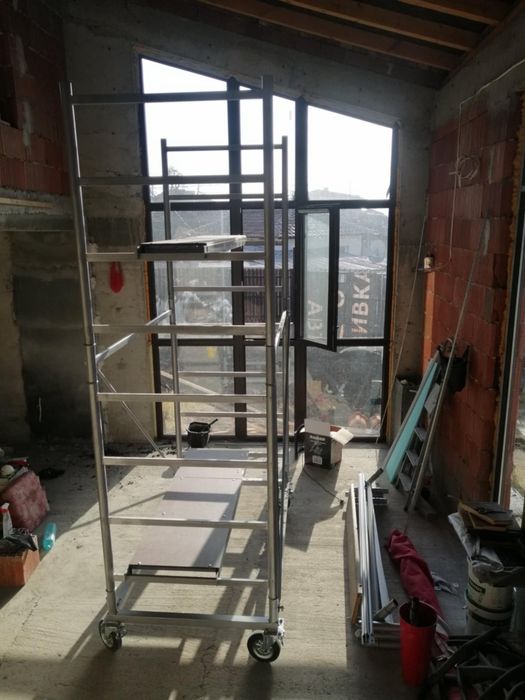 Отдавам мобилно скеле под наем