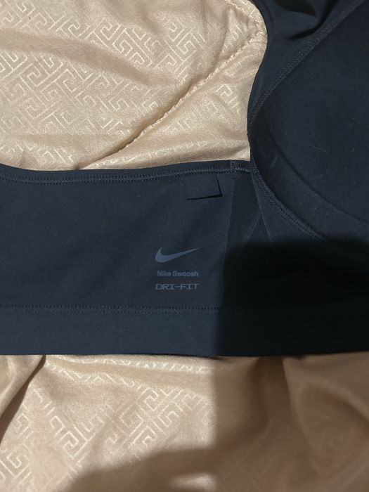 Спортивный топ найк с молнией