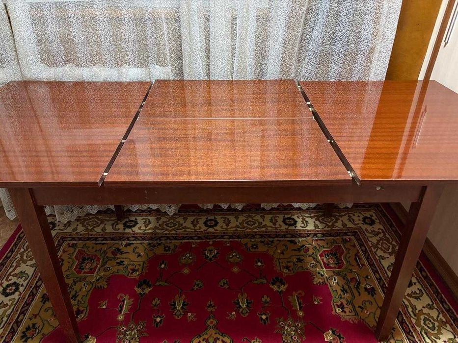 СТОЛ  полированный ДЛЯ ГОСТИНОЙ продается